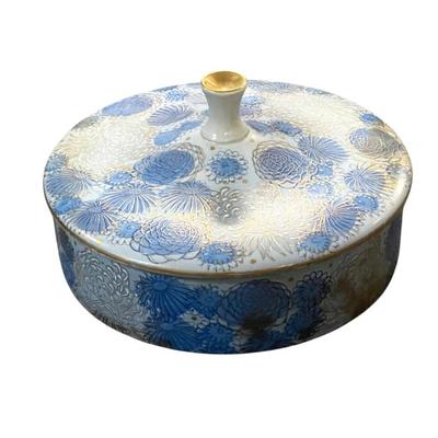 Sale Photo Thumbnail #18: VINTAGE JAPANESE KUTANI CHRYSANTHEMUM LIDDED BOWL