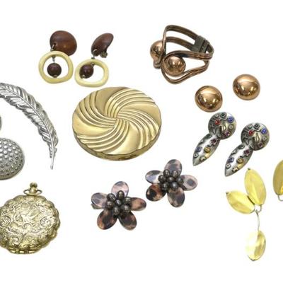 Sale Photo Thumbnail #224: 10 PC VINTAGE COSTUME JEWELRY & COMPACTS