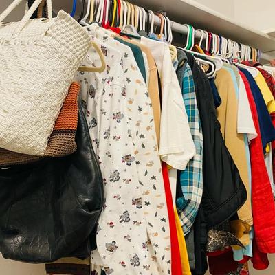 Women’s Vintage Closet 