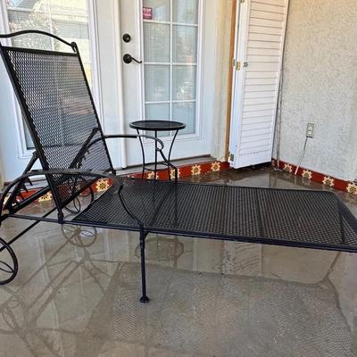 Rolling Adjustable Outdoor Lounge Chair & Table 