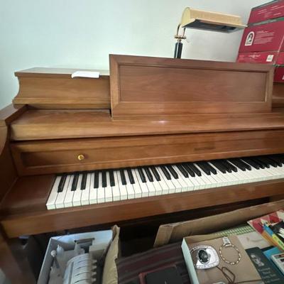 Baldwin piano