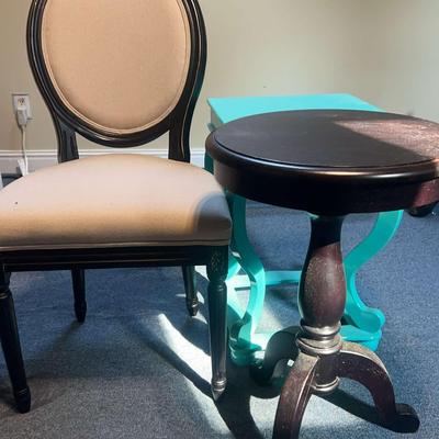Upholstered Accent Chair with Round Pedestal Table & Turquoise Side Table