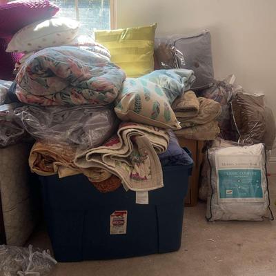 Linens, Bedding & Decorative Pillows Collection
