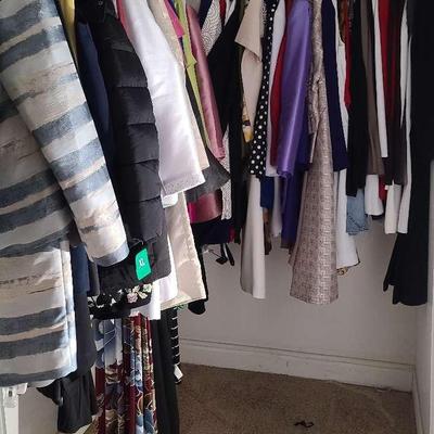 Women’s Clothing Size XL Featuring Lily & Taylor