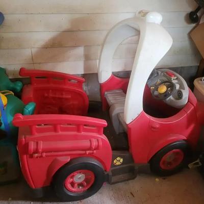 Large Ride-On Play Structure (Disassembly Required)