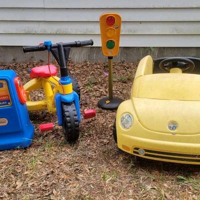 Little Tikes VW Beetle Car, Gas Pump & Trike with Traffic Light