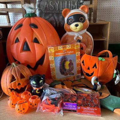 Halloween & Fall Décor Collection – Pumpkins, Cookie Cutters, Turkey Display & More