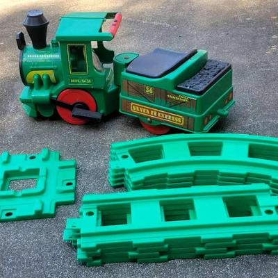 Santa Express Vintage Ride-On Musical Train with Tracks (Untested)