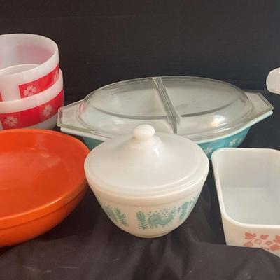 Pyrex & Fire-King Mixing Bowls, Refrigerator Dishes & Bakeware Collection