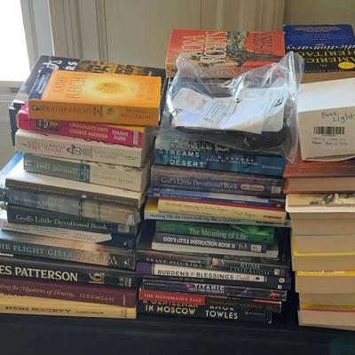 Large Book Collection Featuring Nora Roberts, James Patterson, Joanne Fluke & More