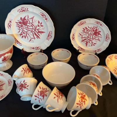 Wedgwood Williamsburg "Iris" Red Floral Fine China Collection