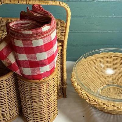 Picinic Basket And Bowl N Basket 