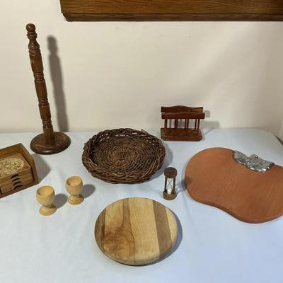 Assorted Vintage Wooden And Woven Tableware