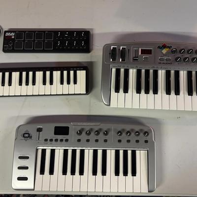 Lot of 4 USB MIDI Controllers (M-Audio & Akai Professional)