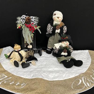 Lantern And Snowmen Holiday Decor