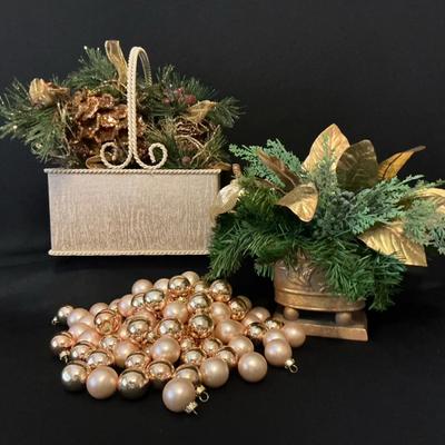 Christmas Pinecone And Tabletop Decor