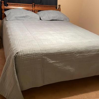 Queen Size Bed And Bedding