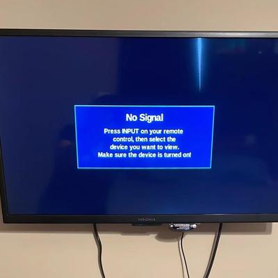 32 Inch Insignia TV