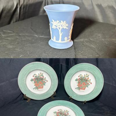 Wedgwood Vase & (11) Sarah’s Garden Fragaria Vesca Salad Plates 