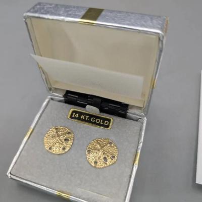 Pair Of 14K Gold Sand Dollar Earrings 