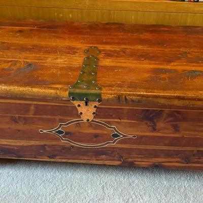 Vintage Lane Cedar Chest 