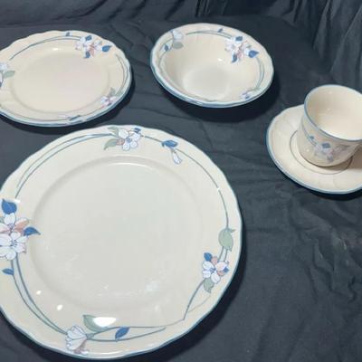 Epoch Apple Blossom Pattern Dinnerware Set