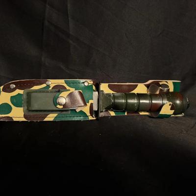 Lot 226: Vintage Military Style Survival Knife