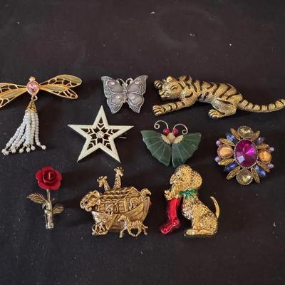 Lot 235: Vintage Pin Collection