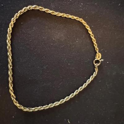 Lot 240: 14k Gold Rope Bracelet 8” 