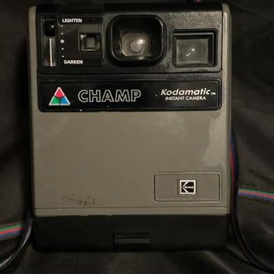 Lot 502: Kodak Kodamatic Champ Instant Camera – Vintage