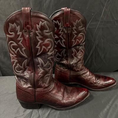 Lot 436: Men’s Justin Chisholm Western Cowboy Boots – Size 10D, Burgundy Leather