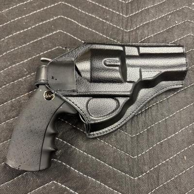 Lot 289: Revolver Style Air Soft / BB Gun 
