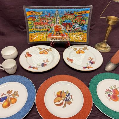 Lot 157:  Hand-Painted Kansas Jayhawk Decorative Glass Art Plate, Dessert Plates Made In England,Etc