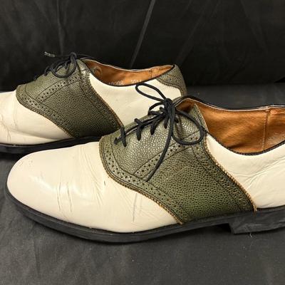 Lot 439: Men’s Two-Tone Leather Saddle Oxford Shoes – Size 10M