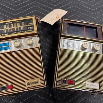 Lot 285: Vintage Solid State Portable AM Radios 