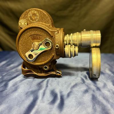 Lot 561: Vintage Bell & Howell 16mm Filmo Movie Camera with Leather Case & Lens