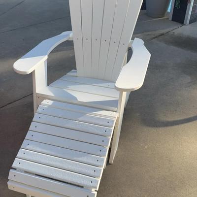 Lot 599: Trex Adirondak White