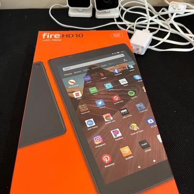 Kindle Fire HD, (2) Roku Indoor Cameras 