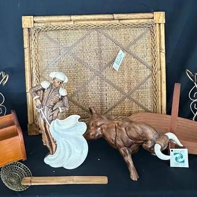 Home Decor: Wood And Gold 