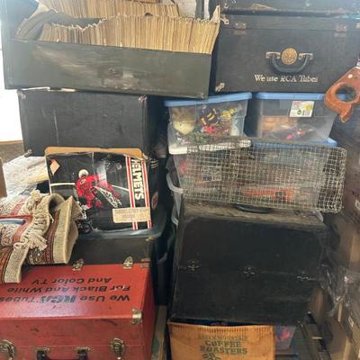 Sale Photo Thumbnail #21: Pallet of vintage radio stuff 