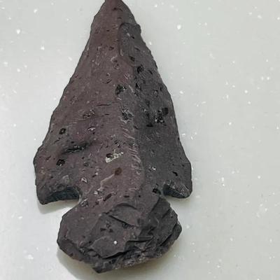 Light-grey Chert Arrowhead Projectile Point 