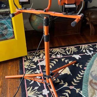 HDX Double Light On Tripod