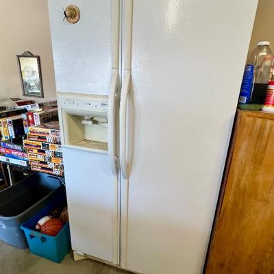 Clean working refrigerator 