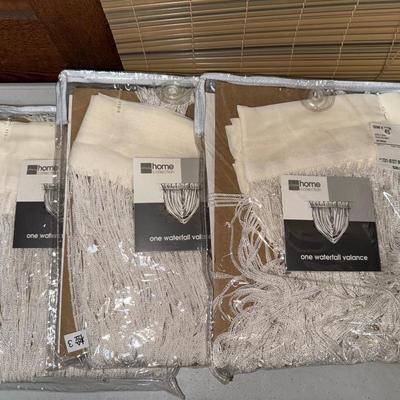 Three Diva Valences