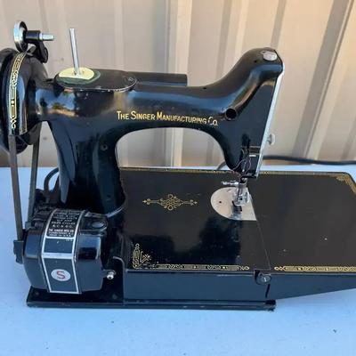 Singer Featherweight 221-1 Portable Sewing Machine | With Case, Foot Pedal & Manual