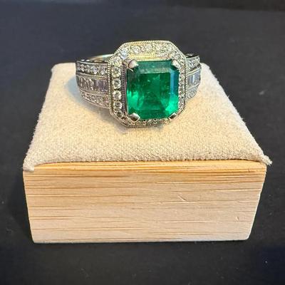 18K White Gold Natural Emerald & Diamond Ring 