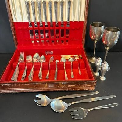 Oneida Silverplate Flatware Set in Wooden Chest – Service for 8 + Extras