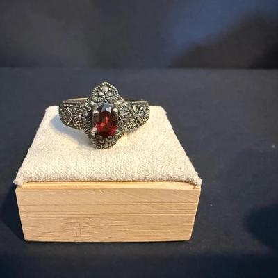 Vintage Sterling Silver Garnet & Marcasite Ring 
