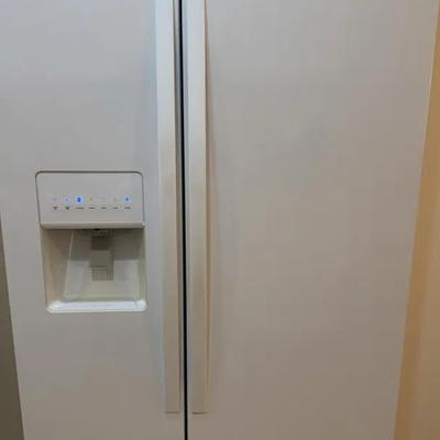Side By Side Whirlpool Refrigerator 24.6 CU Ft -Works Great!