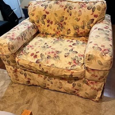 Sale Photo Thumbnail #53: Domaine comfy Chair